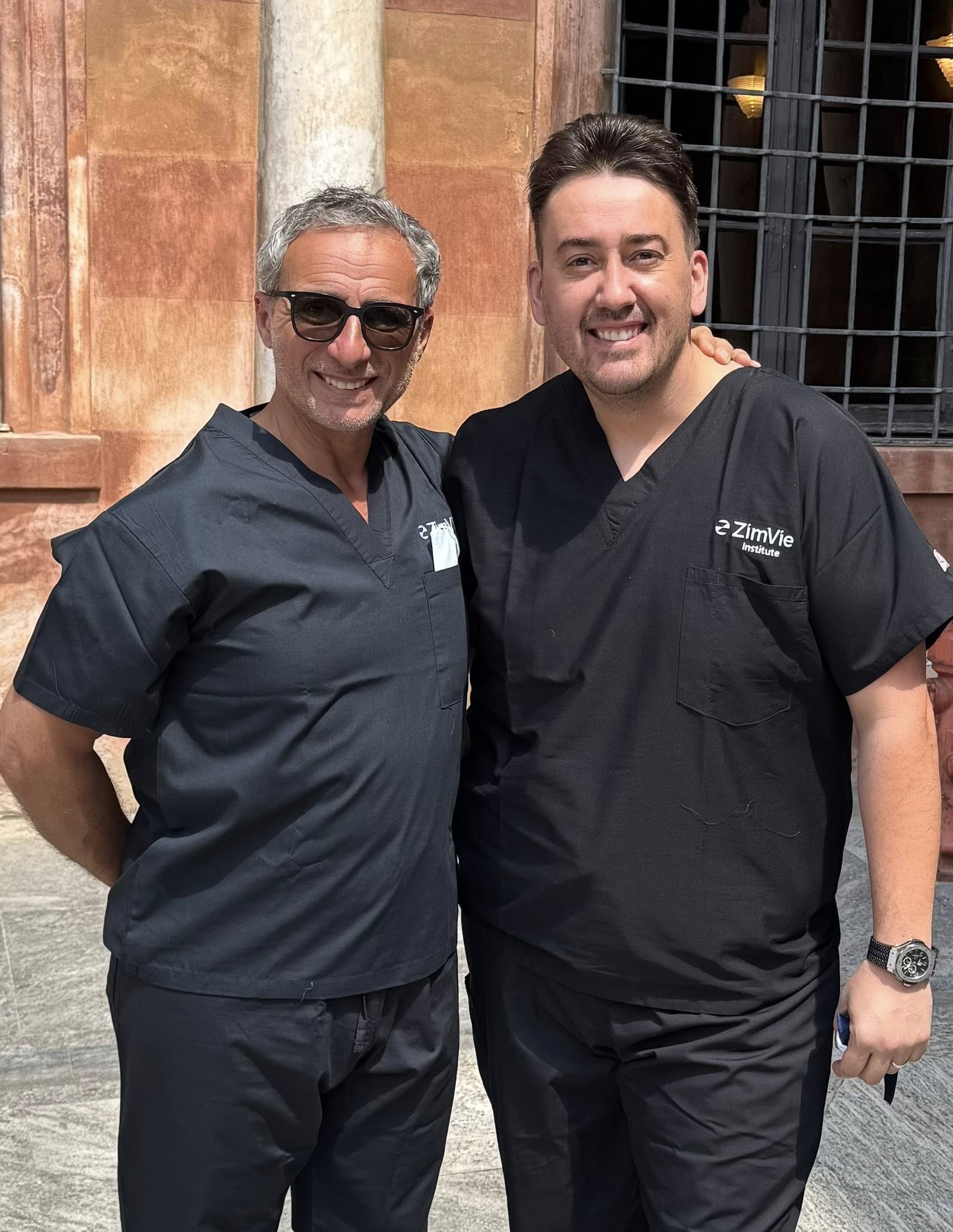 Dr. Luka Lubina pozira s dr. Marcom Rondom