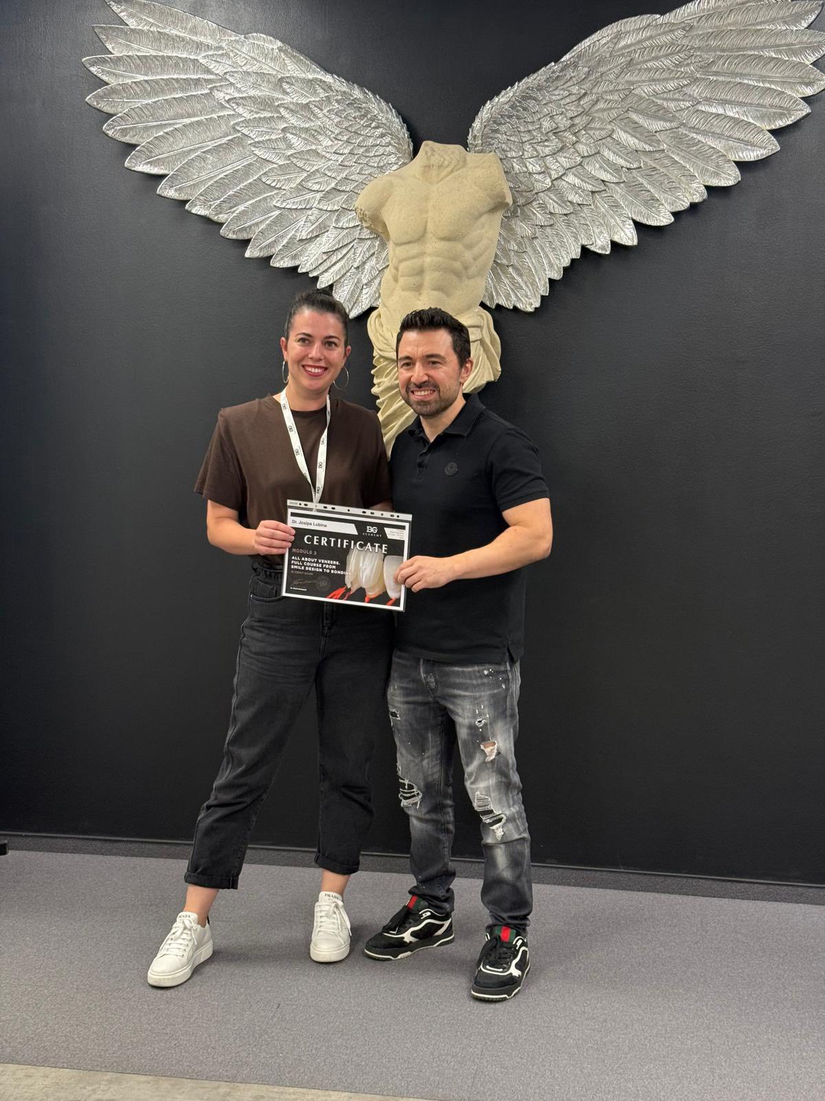 Dr. Josipa Lubina pozira s doktorom Maximom Belogradom