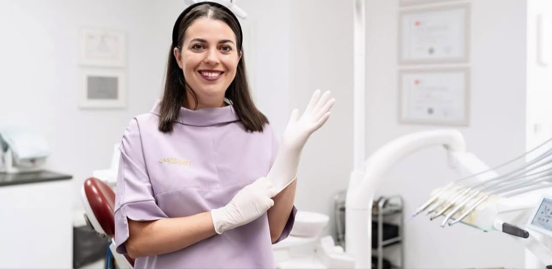 Dr. Josipa Lubina stavlja rukavice